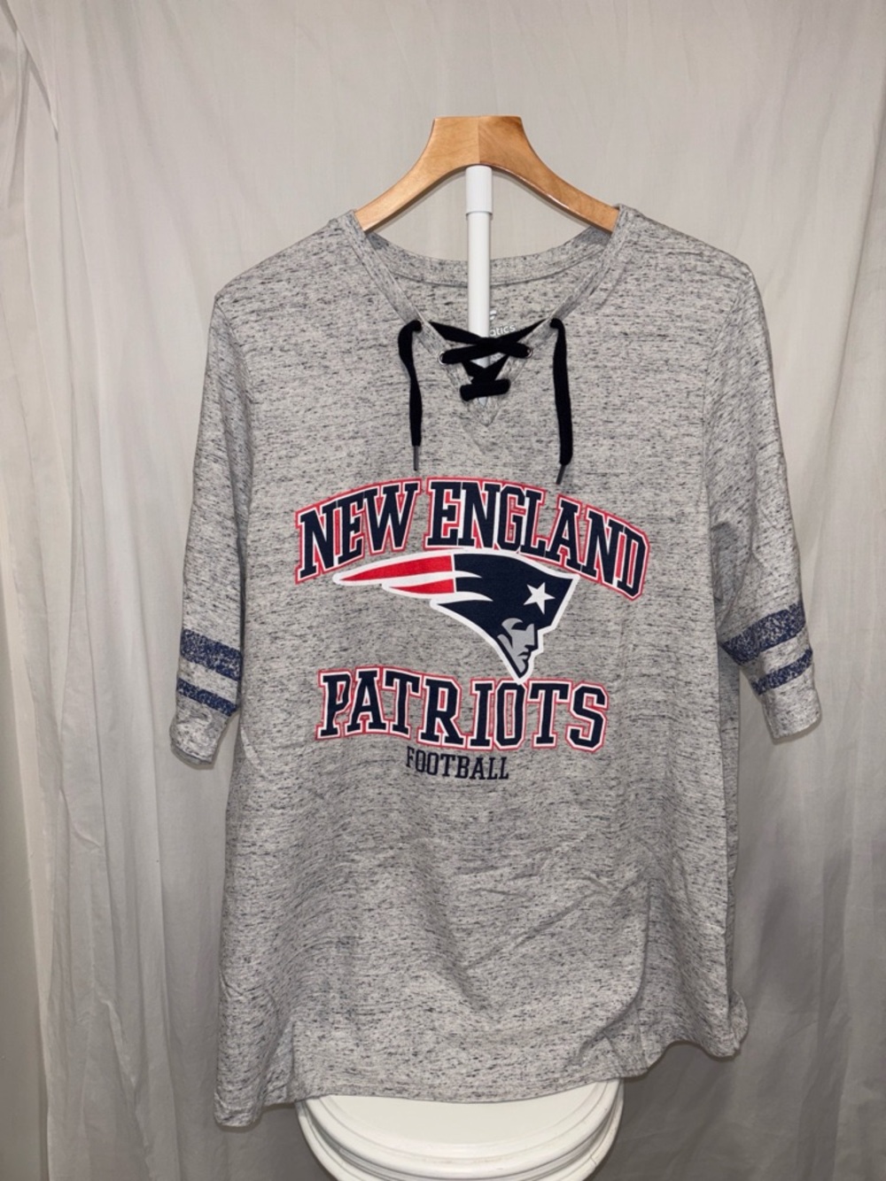 New England Patriot Fanatics Heather Gray Logo Pullover
